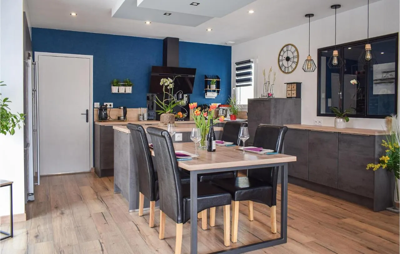 Nice Home In Milizac With Wifi 0*, Milizac-Guipronvel France