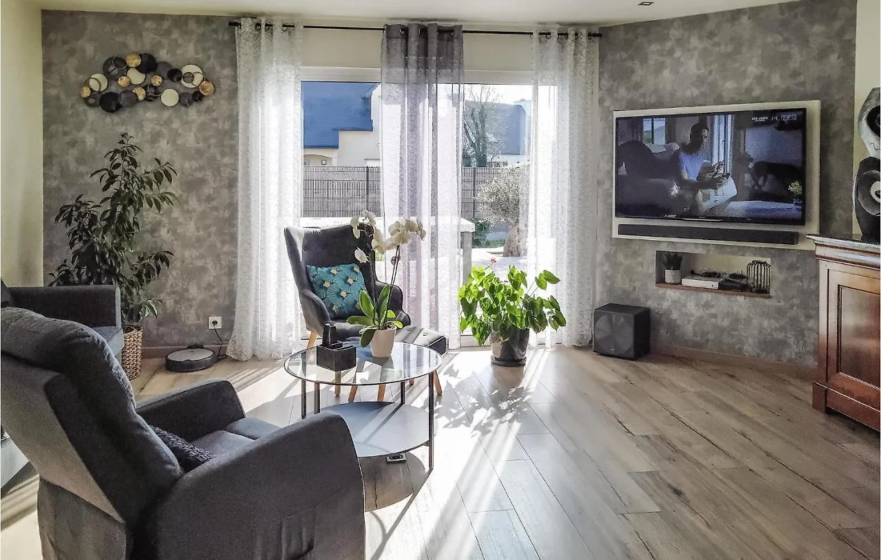 Nice Home In Milizac With Wifi Holiday home