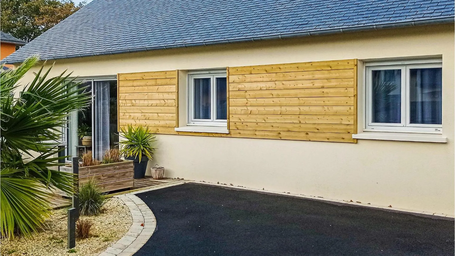 Nice Home In Milizac With Wifi France